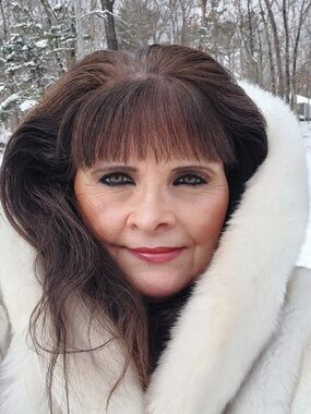 Meet your Posher, Sharon